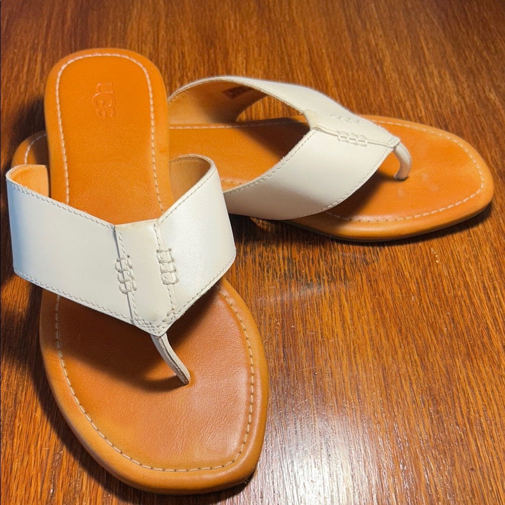 NWOT Ugg Carey Slide On White Tan Flip Flop Sandals. Size 9.5
